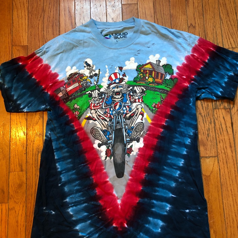 Gently used Grateful Dead men’s tie dye t-shirt